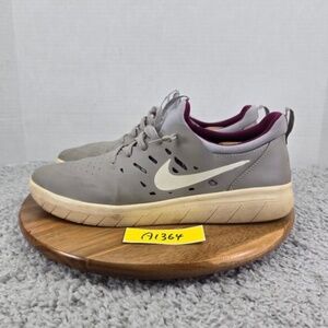 Nike SB Nyjah Atmosphere Grey True Berry Skating Sneakers Mens 11.5 AA4272-004